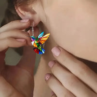Par de Brincos de Beija-Flor em 2D - Aço Inoxidável e Acrílico - Frete Grátis Apenas Hoje!